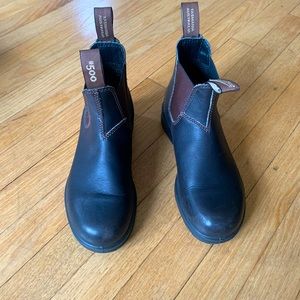 Blundstone 500. Stout brown.